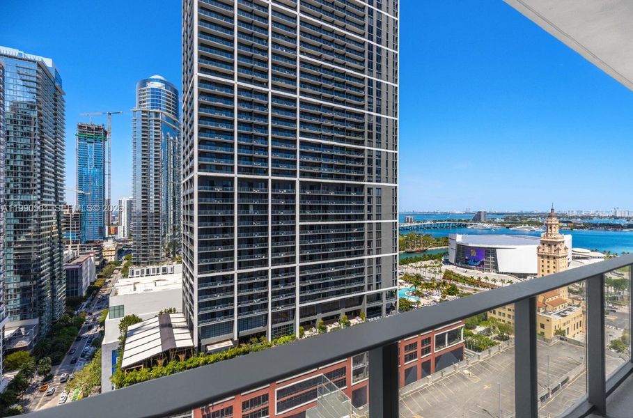 Condo located in Miami, FL showcasing its design and architecture (Image 30).