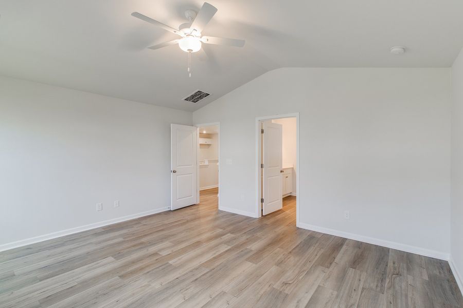 Spacious, unfurnished interior of a new home in Winston Point, Gilbert (Image 20).