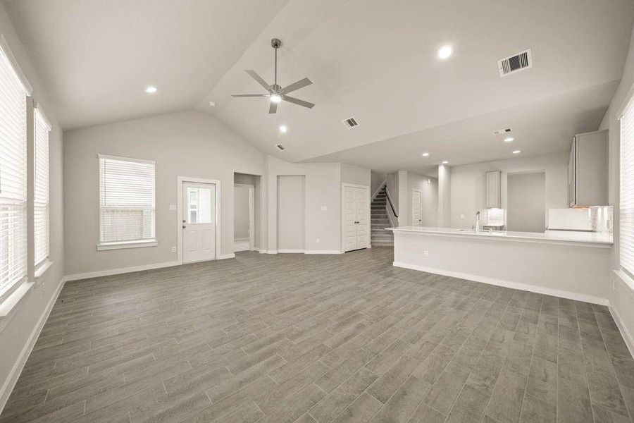Spacious, unfurnished interior of a new home in Barton Creek Ranch, Conroe (Image 26). Spacious, unfurnished interior of a new home in Barton Creek Ranch, Conroe (Image 26).