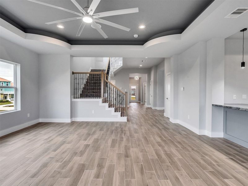 Spacious, unfurnished interior of a new home in , Galveston (Image 35).