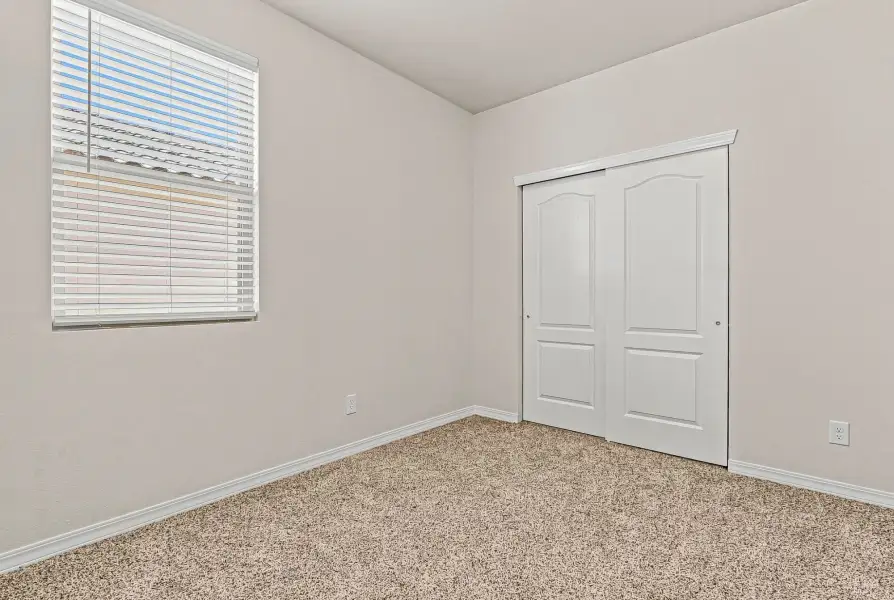 Spacious, unfurnished interior of a new home in Desert Breeze, Horizon City (Image 21).