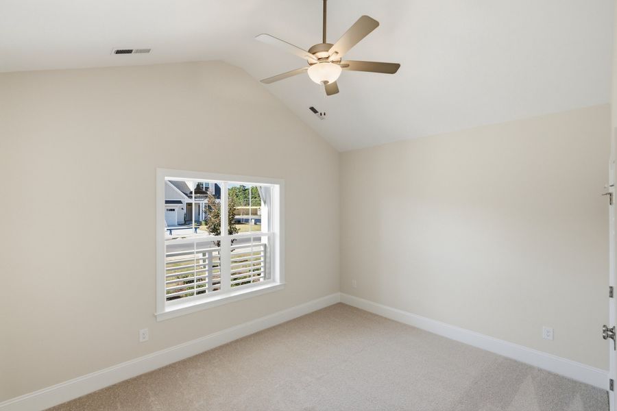 Spacious, unfurnished interior of a new home in Sidbury Landing, Wilmington (Image 16).