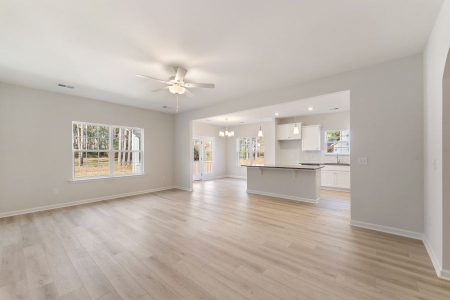 Spacious, unfurnished interior of a new home in Landing at Pine Lake, Anderson (Image 14).