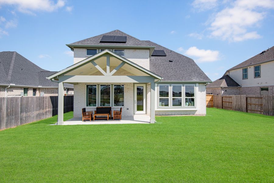 Representative exterior details of a home built from the Alder by Beazer Homes in Bridgeland, Cypress (Image 3).