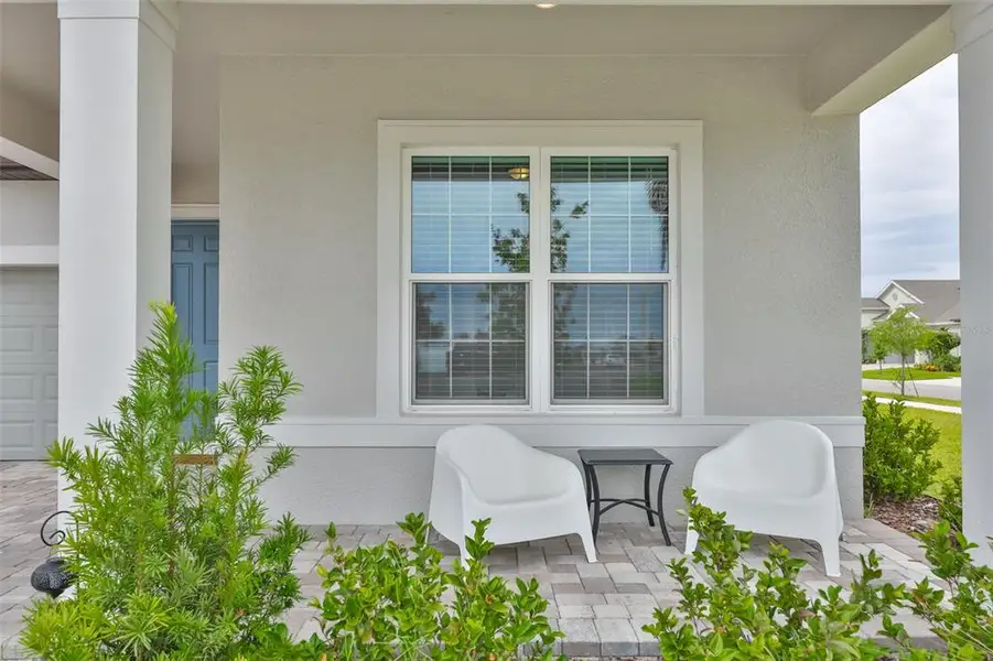 Exterior details and patio area of a home in , Apollo Beach (Image 4).