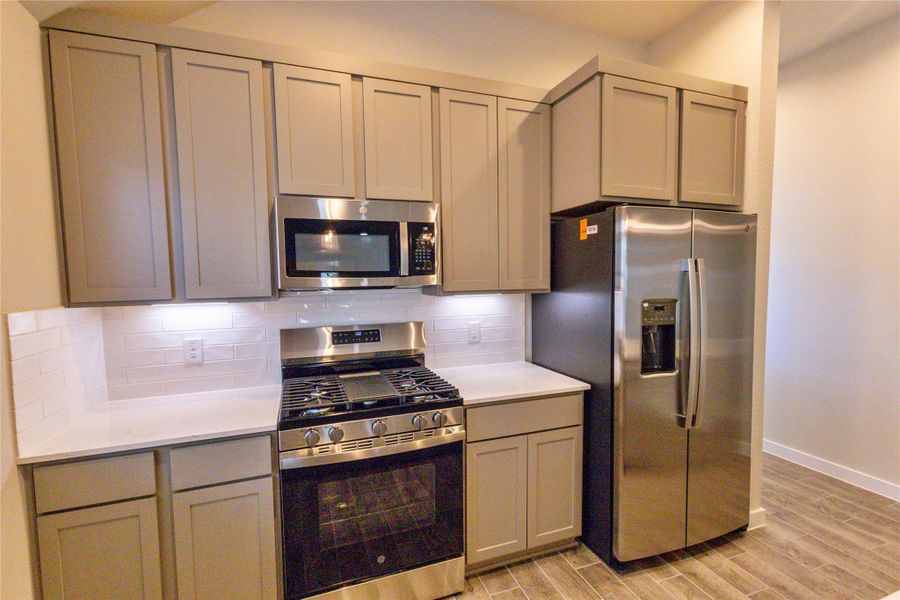 Gas Stove and Refrigerator Included Gas Stove and Refrigerator Included