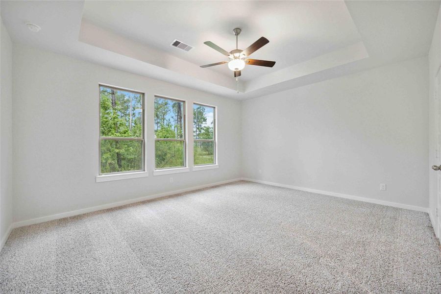 Spacious, unfurnished interior of a new home in Deer Pines, Conroe (Image 19).