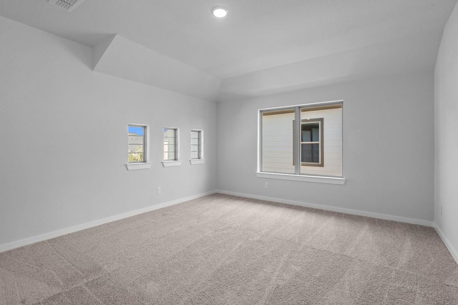 Spacious, unfurnished interior of a new home in Cross Creek West 50', Fulshear (Image 15).