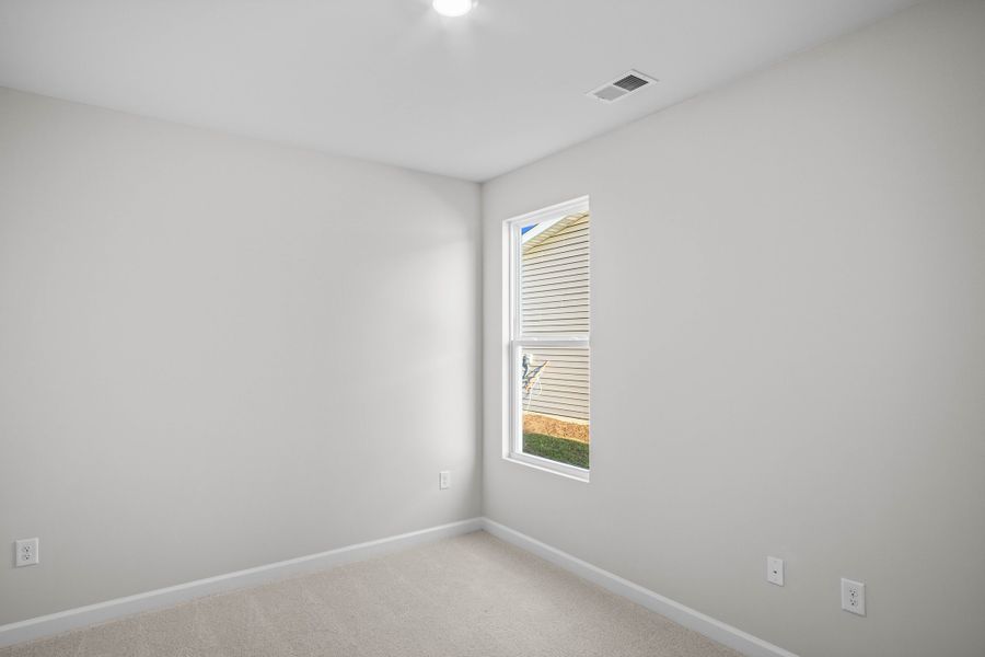 Spacious, unfurnished interior of a new home in Coastal Club of the Carolinas, Calabash (Image 18).
