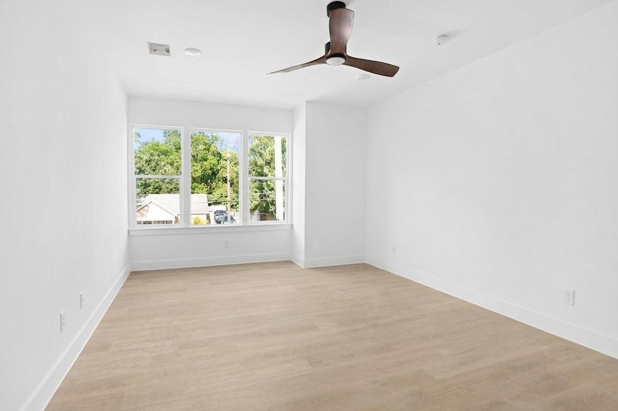 Spacious, unfurnished interior of a new home in , Houston (Image 8).