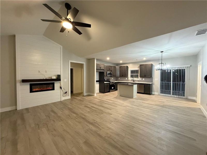 Spacious, unfurnished interior of a new home in , Hartwell (Image 11).