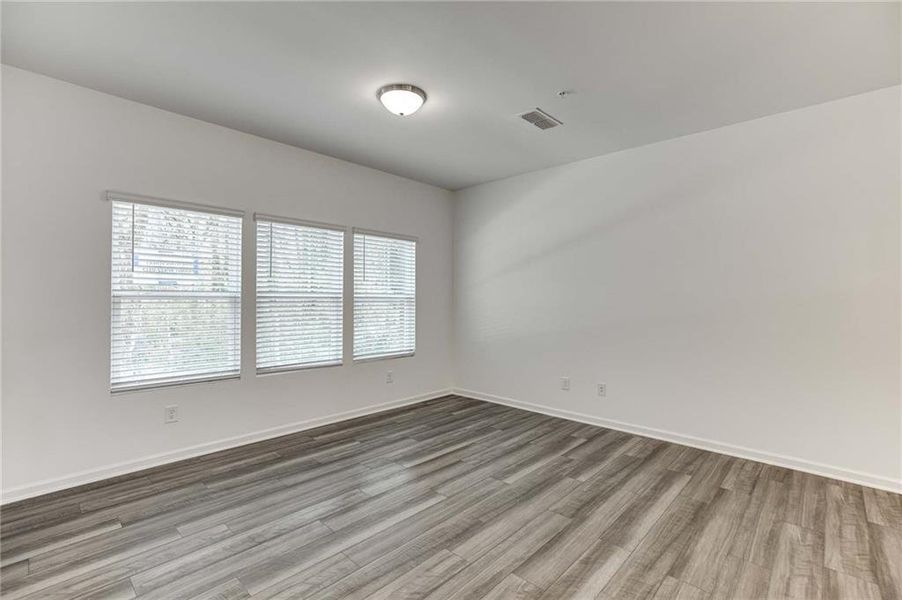 Spacious, unfurnished interior of a new home in Laurelwood, Douglasville (Image 10).