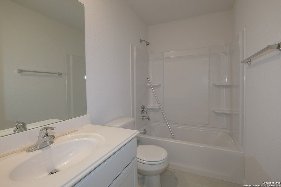 Furnished interior view inside a new home in Cinco Lakes, San Antonio (Image 9). Furnished interior view inside a new home in Cinco Lakes, San Antonio (Image 9).