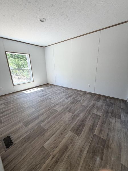 Spacious, unfurnished interior of a new home in , Round O (Image 4).
