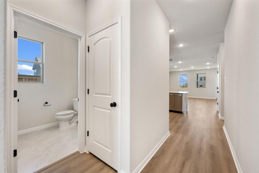 Spacious, unfurnished interior of a new home in Patterson Ranch, Georgetown (Image 21).