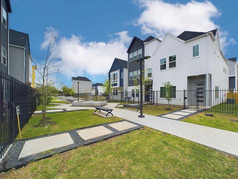 Springwood Villas - Community courtyard