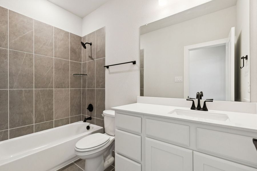 Furnished interior view inside a new home in Ellis Ranch Estates, Waxahachie (Image 11).