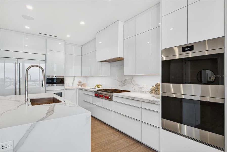 Furnished interior view inside a new home in , Longboat Key (Image 37).