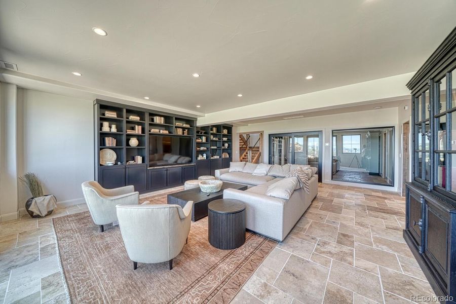 The louge features Travertine French pattern tile.. The louge features Travertine French pattern tile..