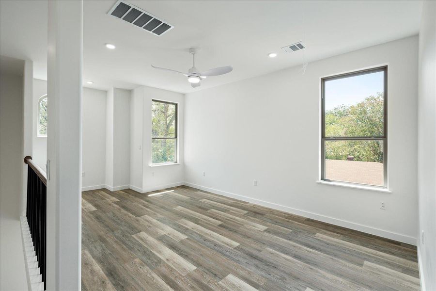 Spacious, unfurnished interior of a new home in , Smithville (Image 34).