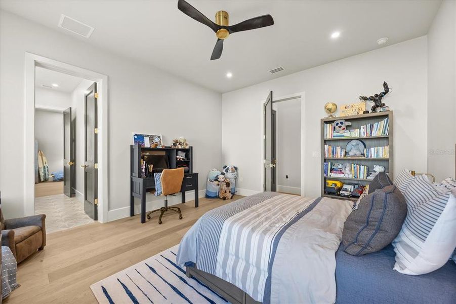 Furnished interior view inside a new home in , Gotha (Image 47).