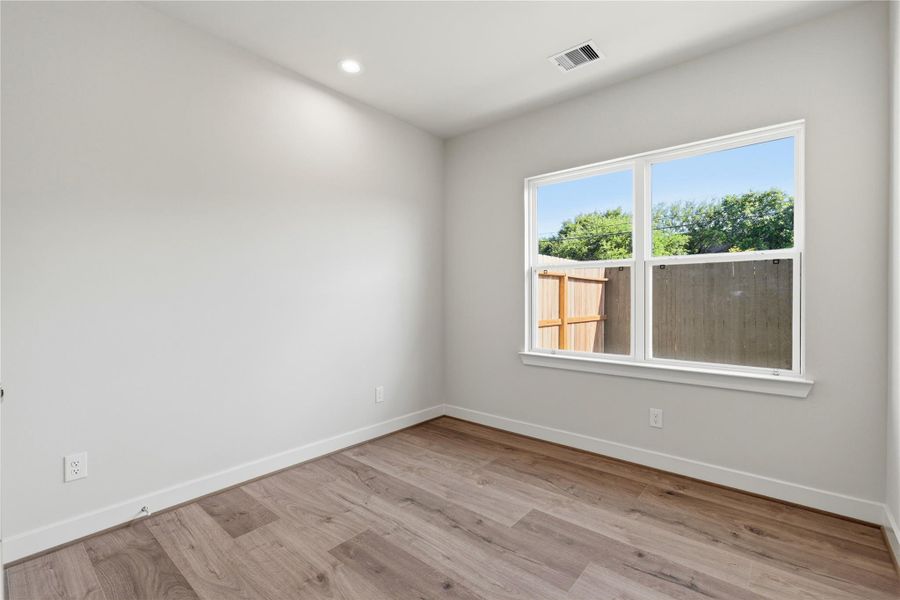 Spacious, unfurnished interior of a new home in Willowbend Point, Houston (Image 19).