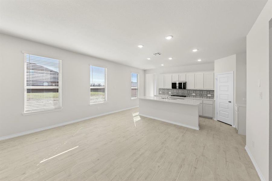 07. 125 Pheasant Run - Dining