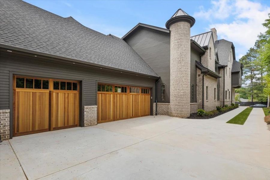 Exterior details and patio area of a home in , Alpharetta (Image 29).