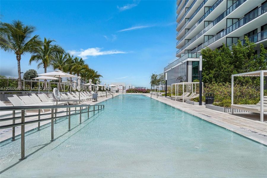 Condo located in Miami Beach, FL showcasing its design and architecture (Image 33).