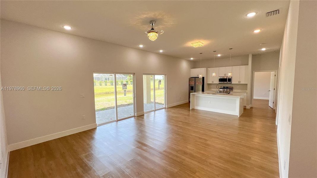 Spacious, unfurnished interior of a new home in , Sebring (Image 23).