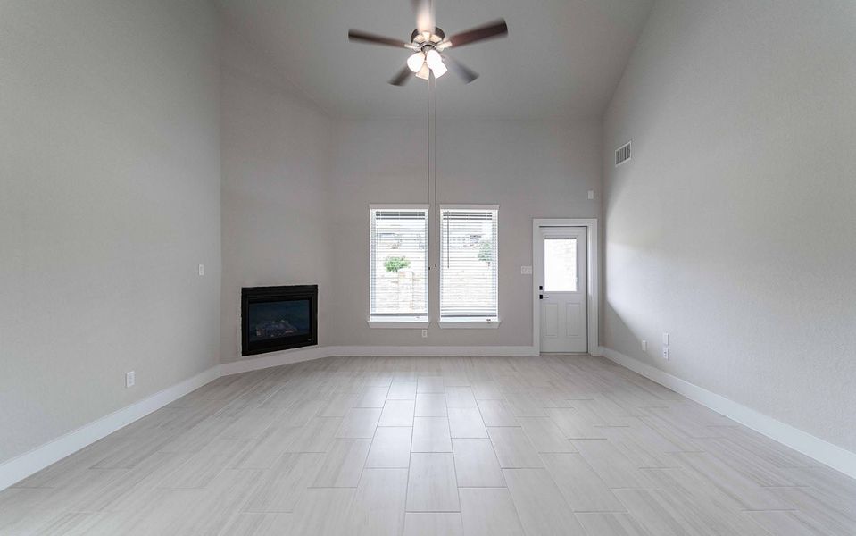 Spacious, unfurnished interior of a new home in Arcadia Ridge, San Antonio (Image 21).