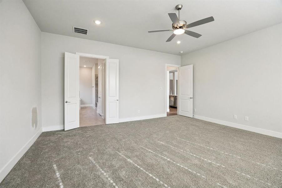 Spacious, unfurnished interior of a new home in Dove Hollow, Waxahachie (Image 25). Spacious, unfurnished interior of a new home in Dove Hollow, Waxahachie (Image 25).