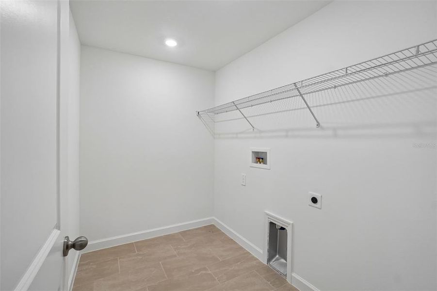 Spacious, unfurnished interior of a new home in , Tampa (Image 23).