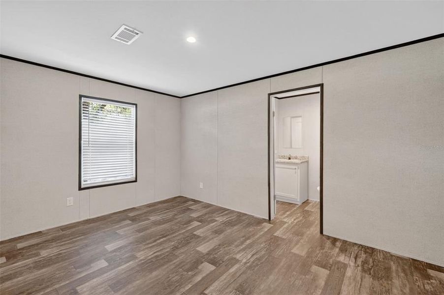 Spacious, unfurnished interior of a new home in , Bushnell (Image 14).