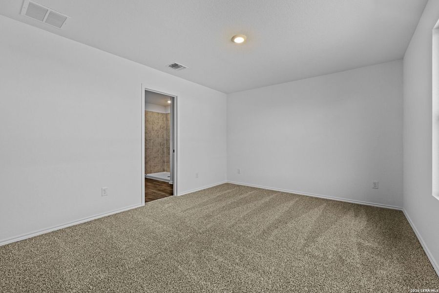 Spacious, unfurnished interior of a new home in Avenida, Converse (Image 18).