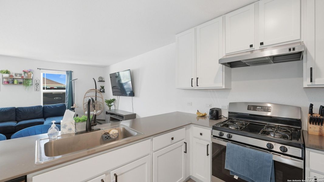 Furnished interior view inside a new home in Spring Grove: Stonehill Collection, St. Hedwig (Image 10).