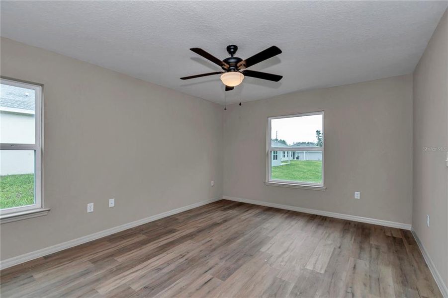 Spacious, unfurnished interior of a new home in , Ocala (Image 13).