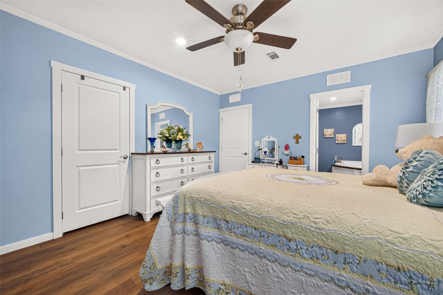 Furnished interior view inside a new home in , Willis (Image 8).