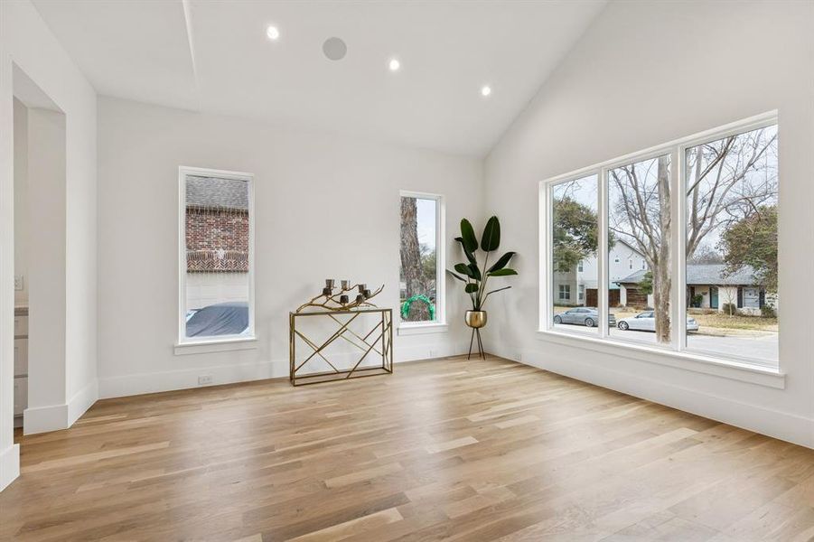 Spacious, unfurnished interior of a new home in , Dallas (Image 39).