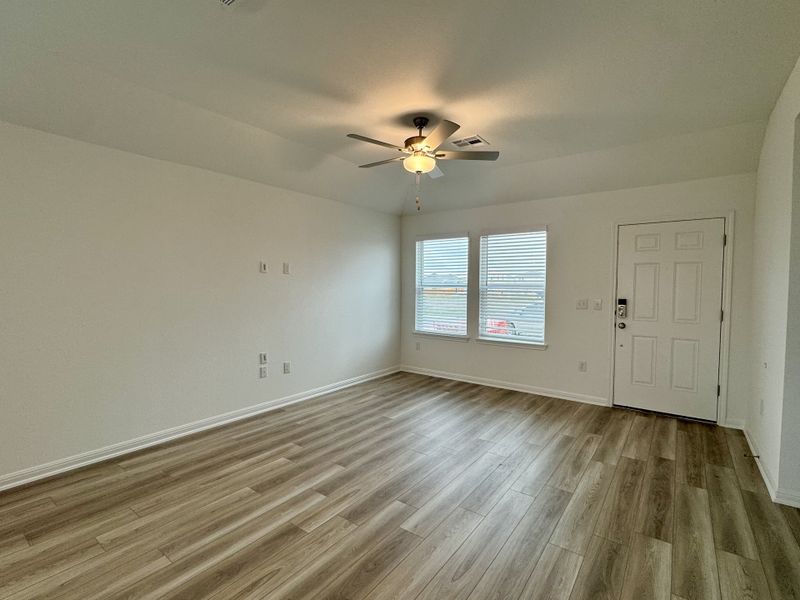 Spacious, unfurnished interior of a new home in Longview 40s - Alley, Del Valle (Image 3).