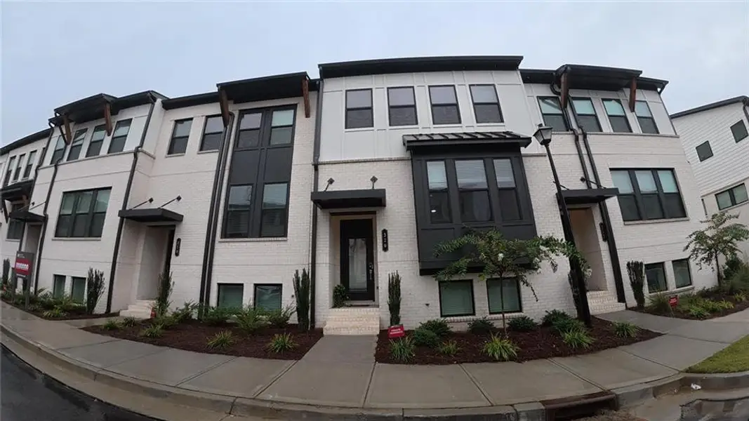 Condo located in Lawrenceville, GA showcasing its design and architecture (Image 4).