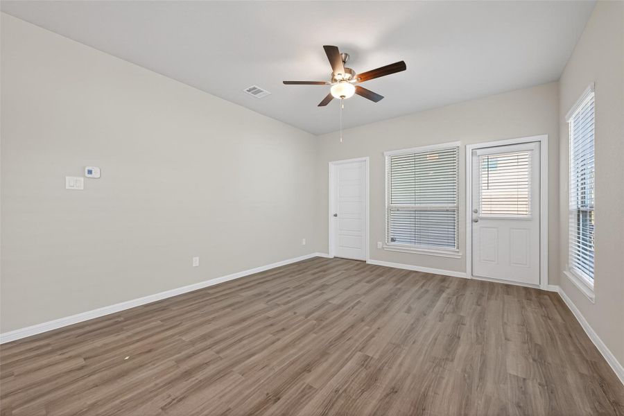 Spacious, unfurnished interior of a new home in Woodland Lakes, Houston (Image 30).