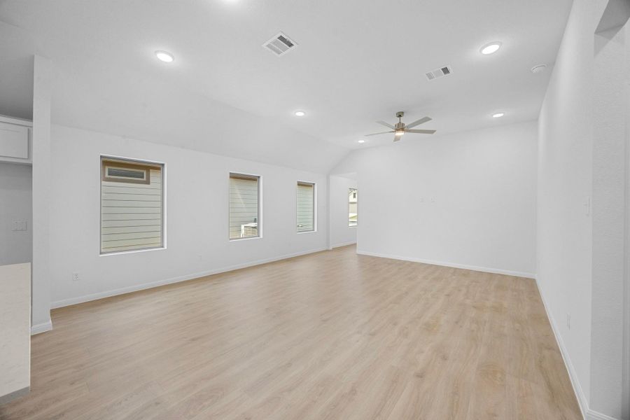 Spacious, unfurnished interior of a new home in Trinity Ranch, Elgin (Image 21). Spacious, unfurnished interior of a new home in Trinity Ranch, Elgin (Image 21).