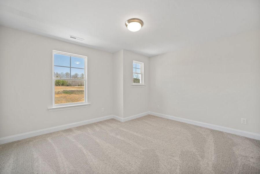 Spacious, unfurnished interior of a new home in Oakley Pointe, Moncks Corner (Image 19).