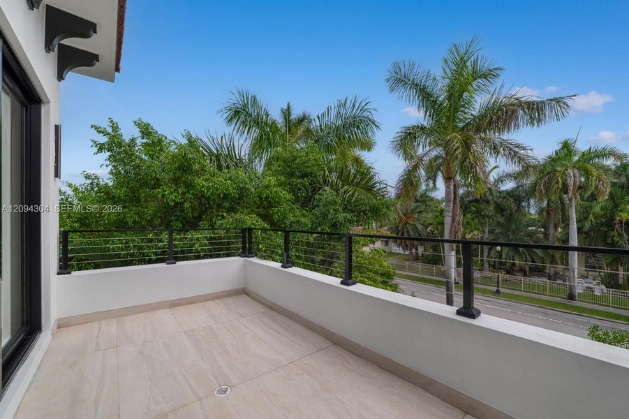 Exterior details and patio area of a home in , Hollywood (Image 27).