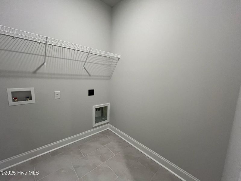 Spacious, unfurnished interior of a new home in Palmetto Creek, Bolivia (Image 28).