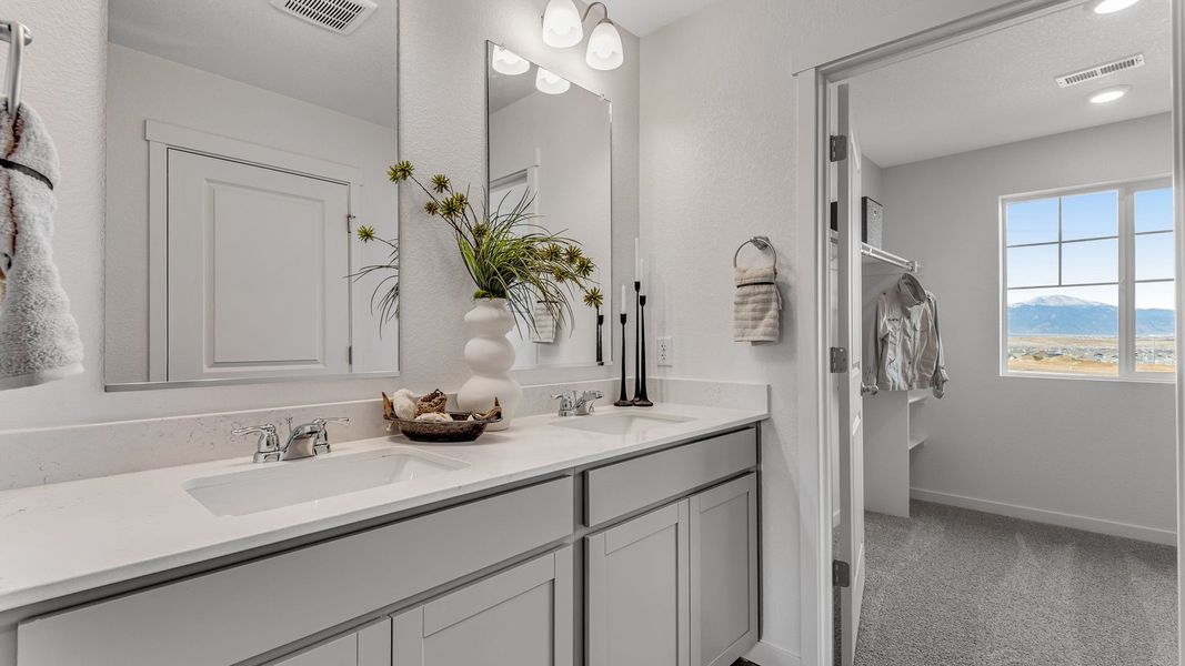 Furnished interior view inside a new home in Silver Peaks, Lochbuie (Image 15). Furnished interior view inside a new home in Silver Peaks, Lochbuie (Image 15).