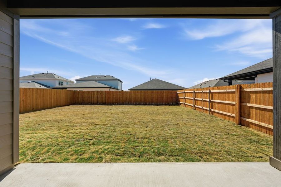 Exterior details and patio area of a home in Longview, Del Valle (Image 3).
