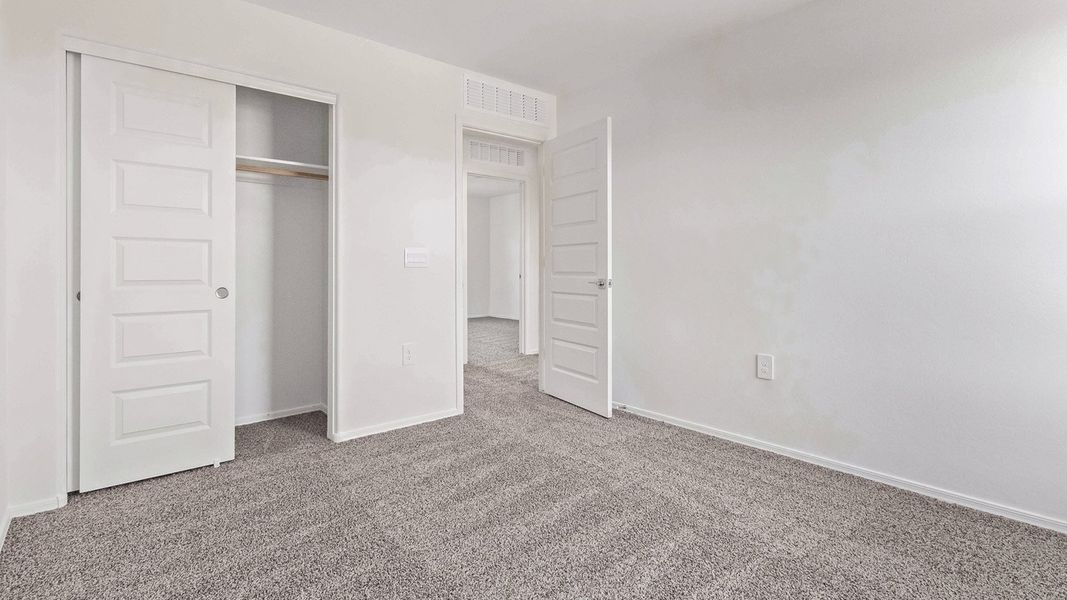 Spacious, unfurnished interior of a new home in Hanson Ridge, Vail (Image 27).