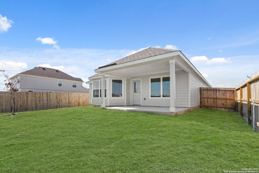 Exterior details and patio area of a home in Swenson Heights, Seguin (Image 18).